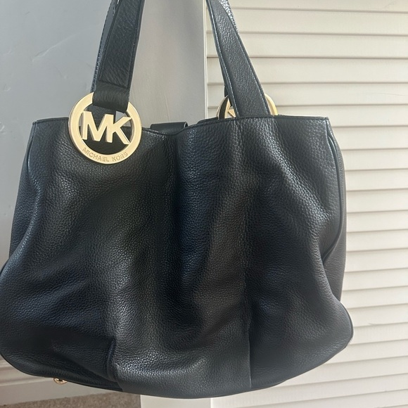 Michael Kors Fulton East West Black Pebbled Leather Tote. - Picture 5 of 8